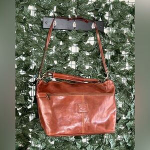 Vera Pelle Leather weekender bag with side pockets